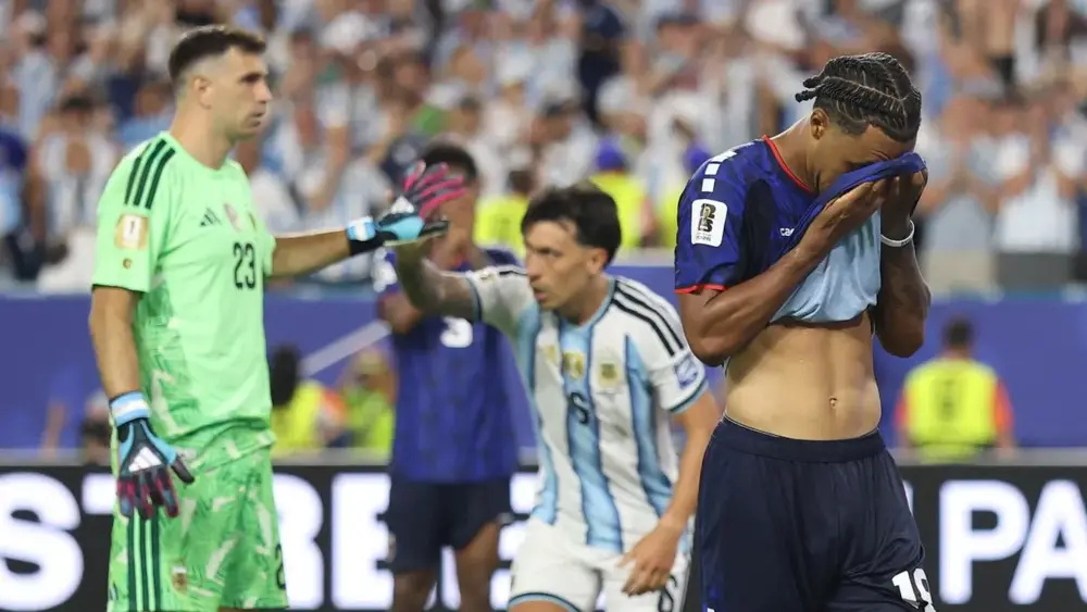 Argentina vence Cabo Verde no sufoco e avança às oitavas da Copa