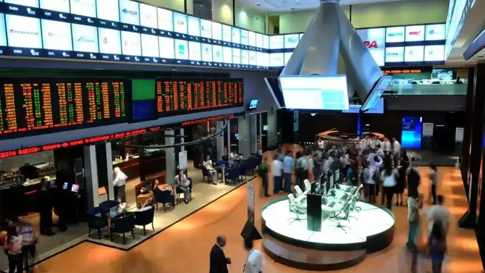 Bolsa abre com 3h de atraso; dólar sobe com Fed
