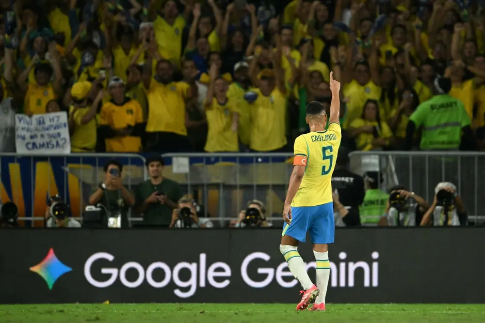 Brasil goleia na despedida, mas deixa alerta antes da Copa