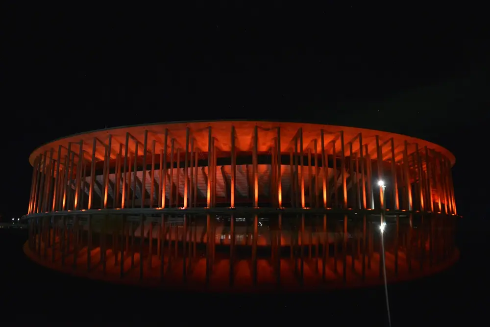 Brasília se ilumina de laranja contra abuso infantil