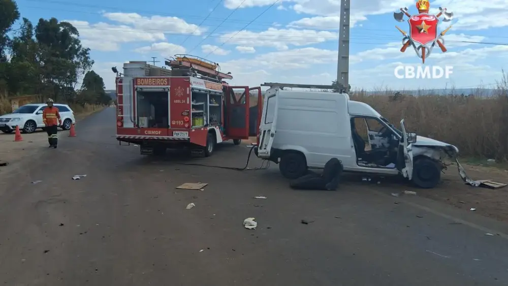 Colisão entre carros deixa 4 feridos em Sobradinho