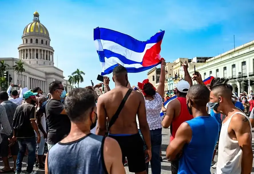 Cubano sem remédio para hipertensão: 'Estão nos matando