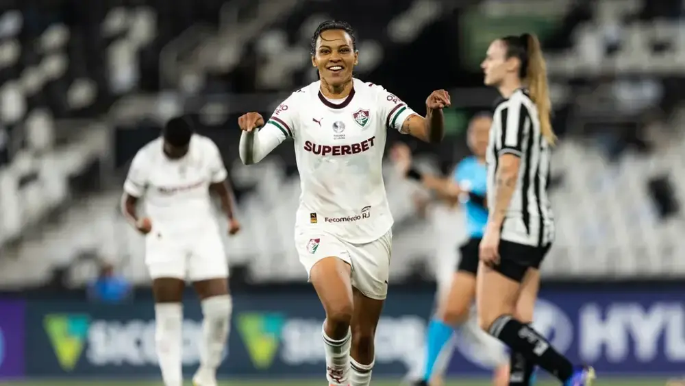 Fluminense vence Botafogo e segue na briga pelo G-8