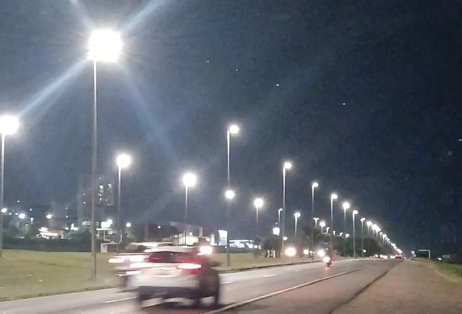 Força-tarefa reforça iluminação pública em Samambaia