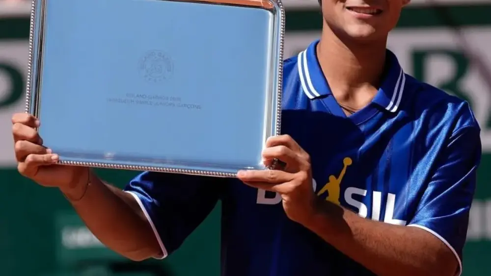 Guto Miguel, campeão juvenil de Roland Garros, sonha ser o maior da história