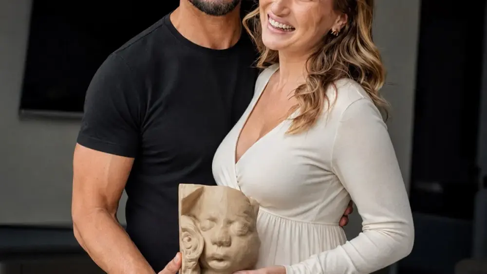 Julio Rocha segura filho em 3D antes do nascimento