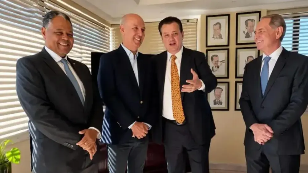 Kassab anuncia apoio a Arruda e defende redução tributária