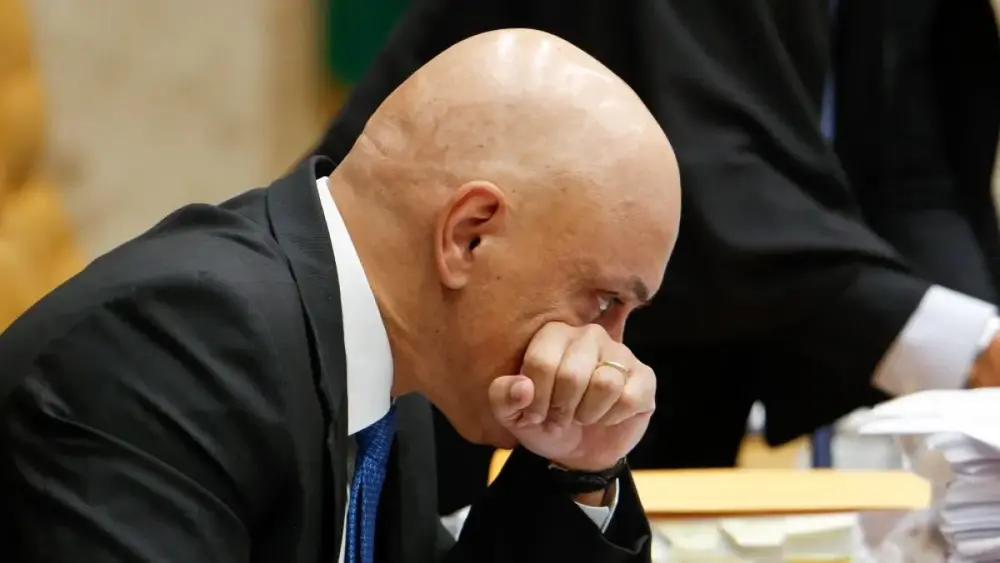 Moraes autoriza Braga Netto a fazer cursos EAD e remir pena com leitura