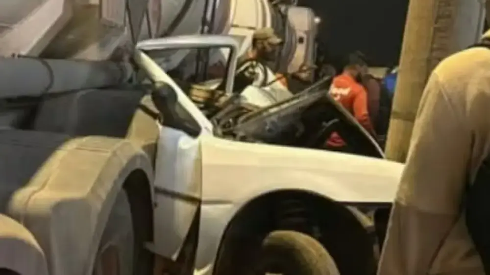 Motorista morre prensado entre caminhão e poste em Aparecida