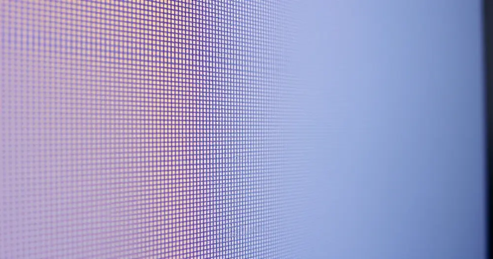 Tela de televisão exibindo paisagem em alta resolução