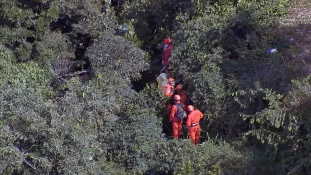Queda de helicóptero no Rio mata piloto e 3 turistas colombianas