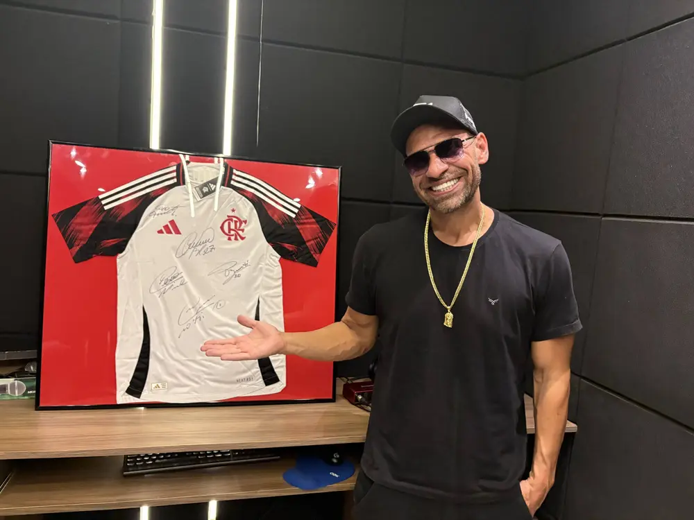 Rifa de camisa do Flamengo autografada para Lar da Bondade
